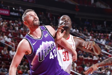 开云-52胜30负，火箭季后赛15人阵容出炉：23岁后卫压哨签约，控卫升级